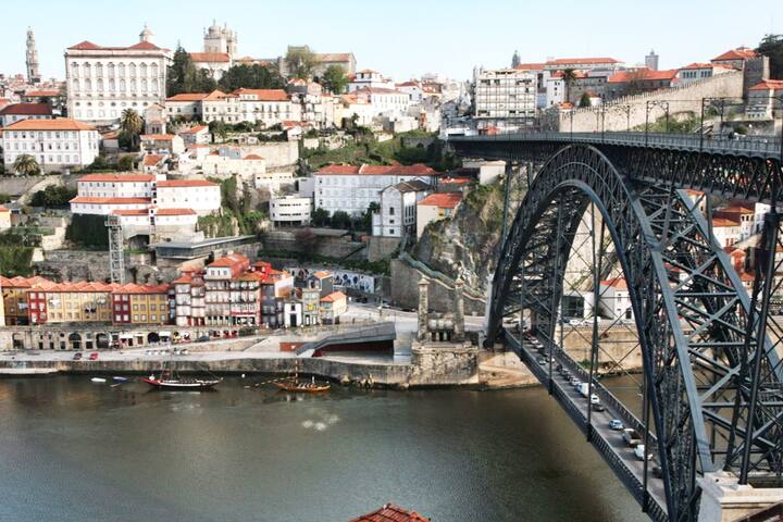 Charming Vintage Townhouse in the Historic Center gallery image 5