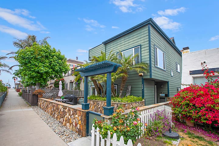 Island Vibes Breeze townhouse steps from Beach