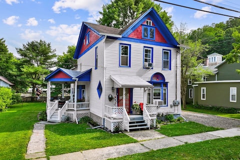 Gatherings by the Waterfall - Big Victorian Home