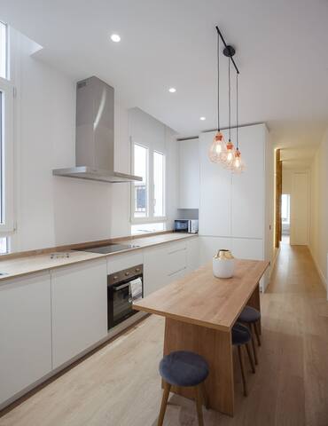 Chueca 12 Pax – 5 Bedrooms/ 5 Baths gallery image 2