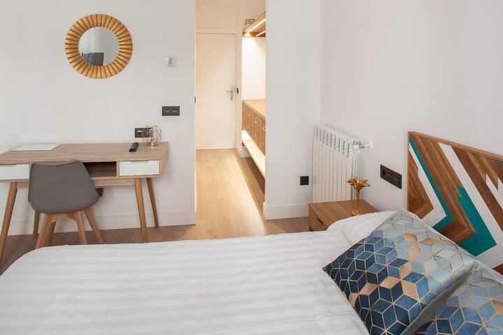 Chueca 12 Pax – 5 Bedrooms/ 5 Baths gallery image 3