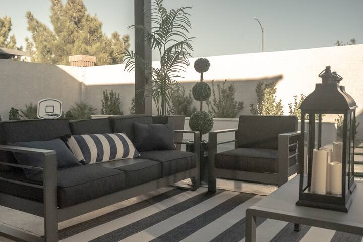 Luxury Oasis – Heated Pool – 10 mins From Strip! gallery image 4