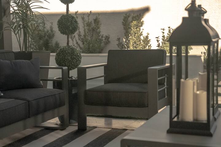 Luxury Oasis – Heated Pool – 10 mins From Strip! gallery image 3