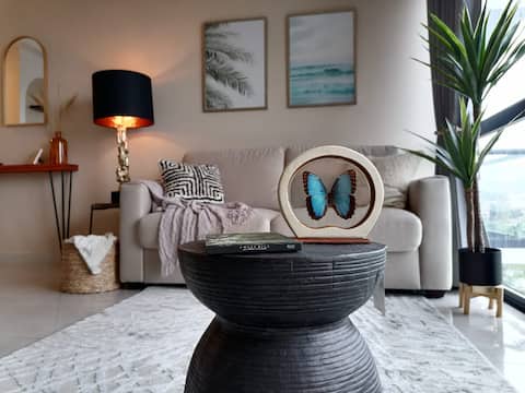 Cozy Morpho Stay + tour tips/ AC / Parking /Center