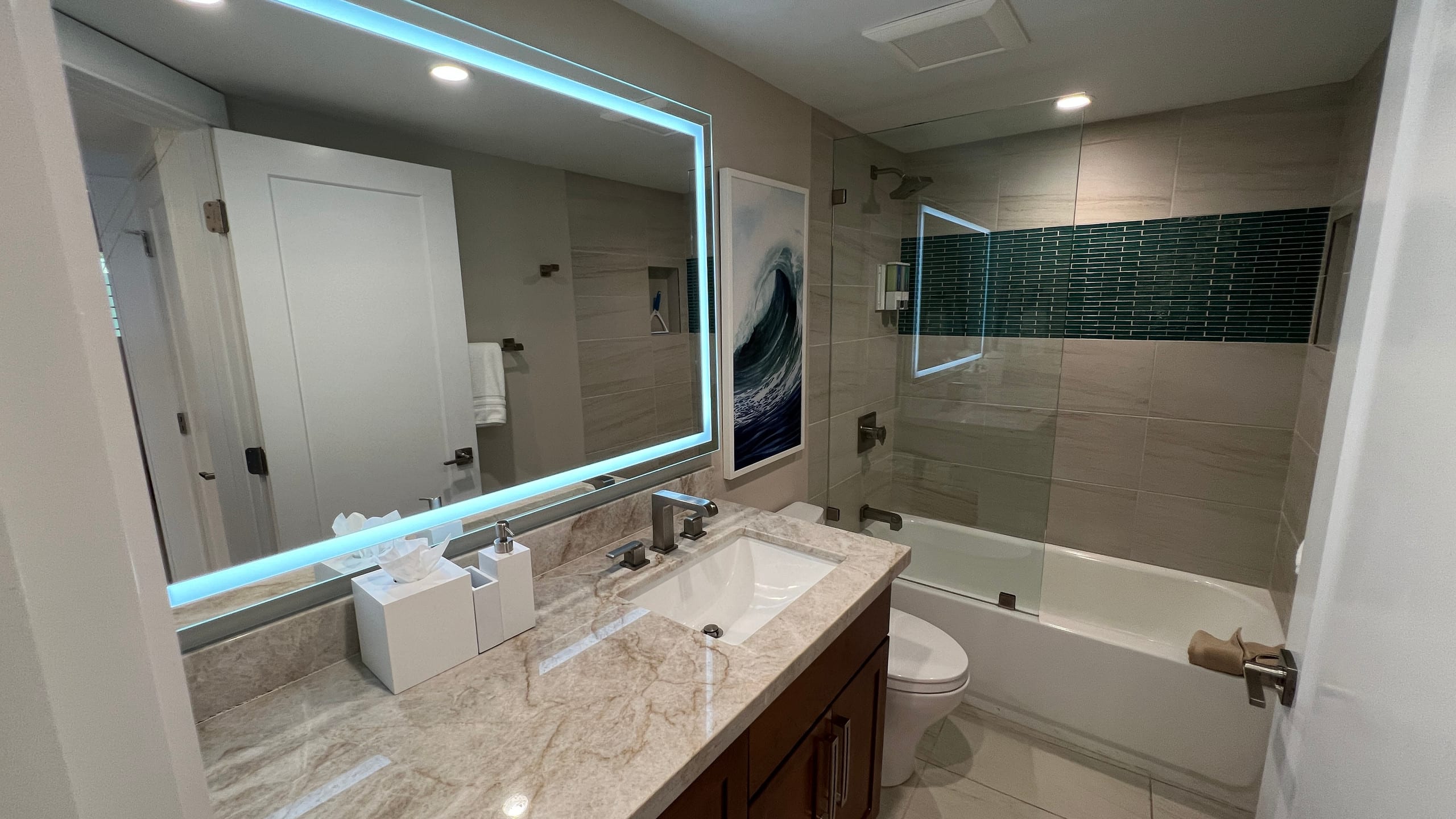 Breathtaking Ocean Front Views. Newly Remodeled. - Image 20