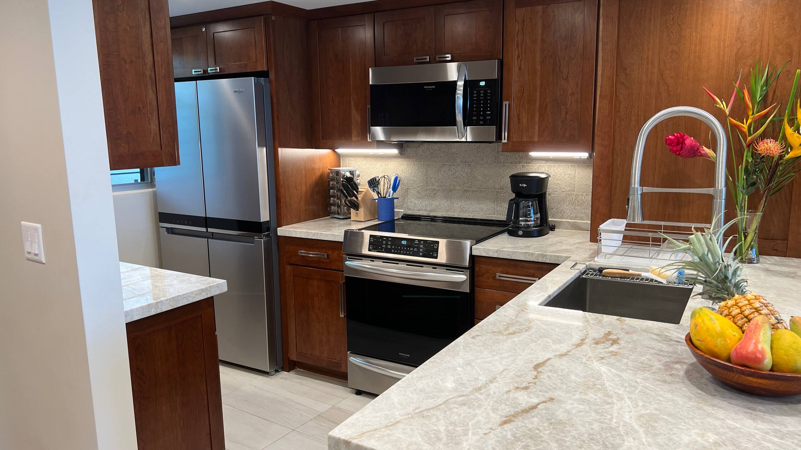 Breathtaking Ocean Front Views. Newly Remodeled. - Image 7