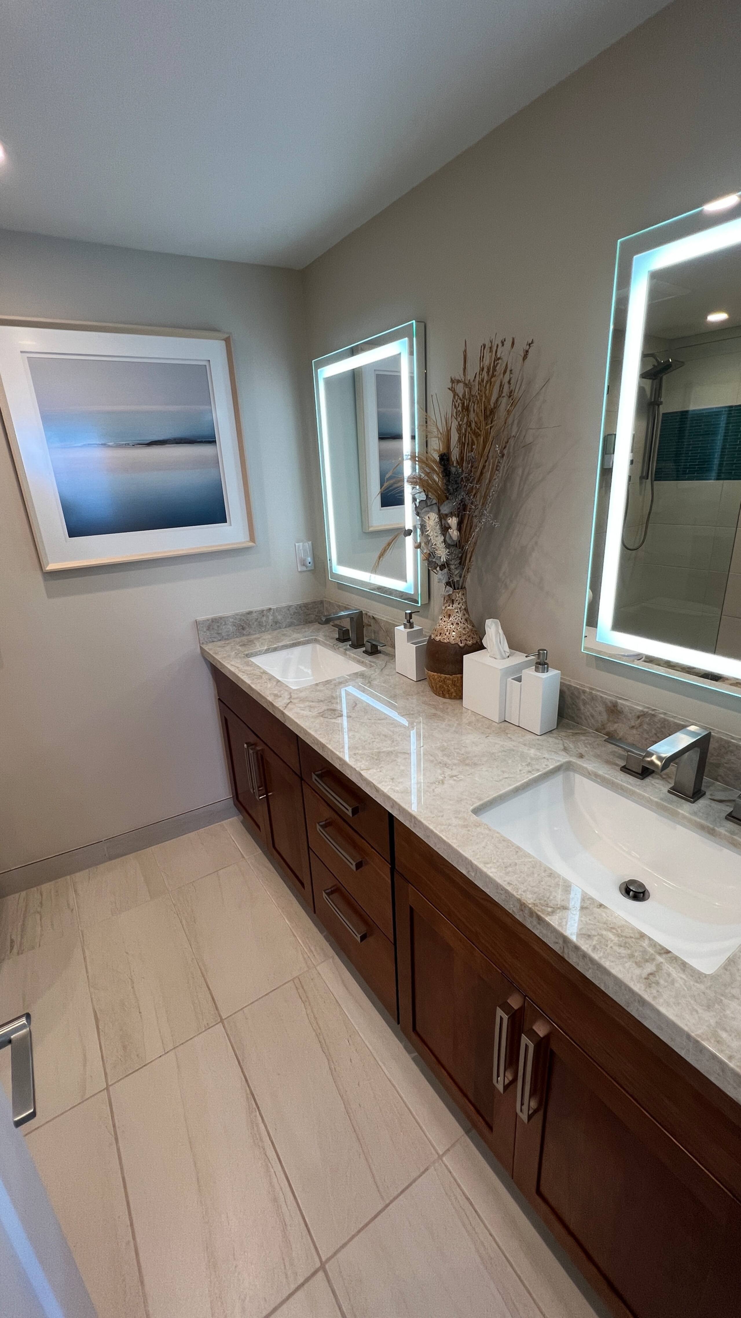 Breathtaking Ocean Front Views. Newly Remodeled. - Image 15