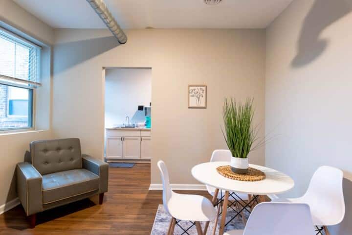 3bd With Sunroom, Wifi And Gated Parking - Wayne State University, Detroit