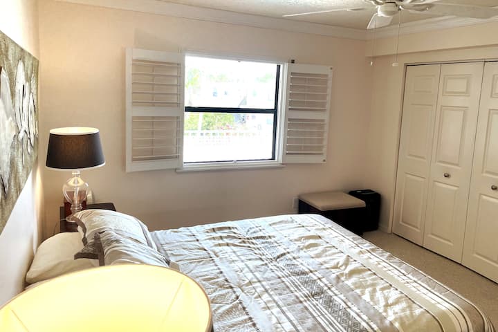 带标准双人床的客房