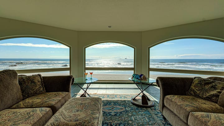 Queen Bee - Beach Front w/ Vast Ocean Views, Spa