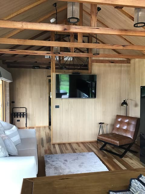 Top Airbnb: Danny’s Riverside Cabin Merrijig in Shire Of Mansfield