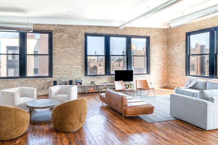 Luxury Designer Penthouse Loft | Sleeps 20 gallery image 2