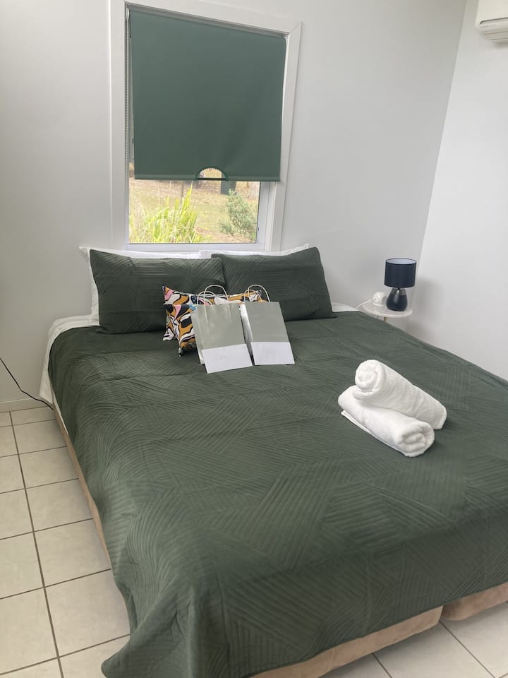 เคบินสามารถใช้เตียงควีนไซส์ 1 เตียงหรือเตียงเดี่ยว 2 เตียง