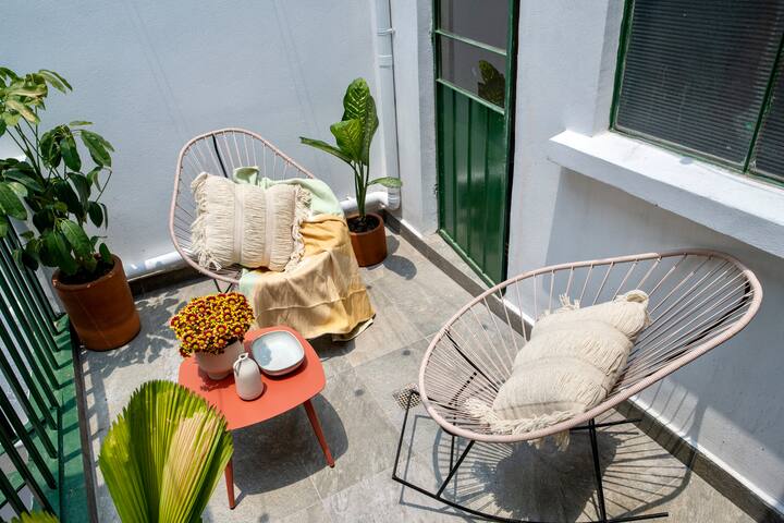 Duplex, 2 joint houses. 10Br, 7.5 bath, 22 guest gallery image 5