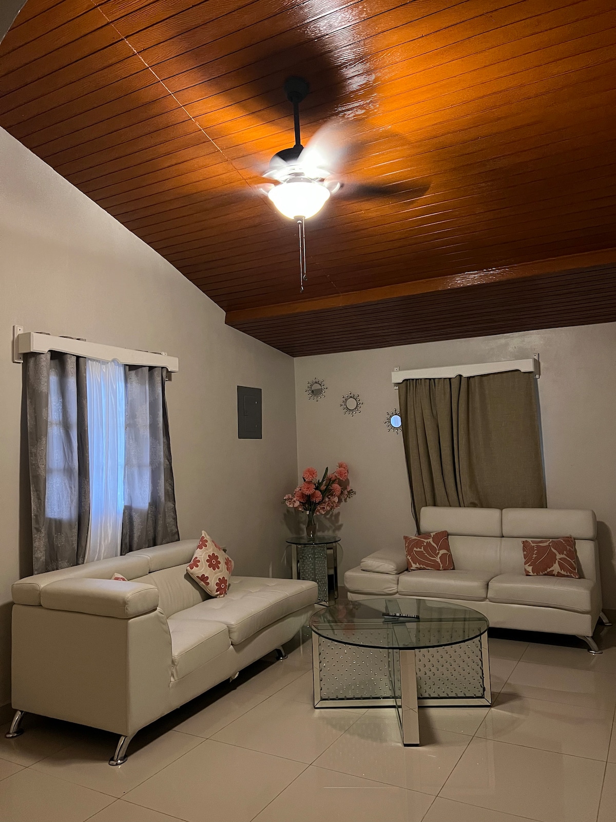 Villa la guacamaya — 2 bedroom vacation rental in Sesesmil Primero