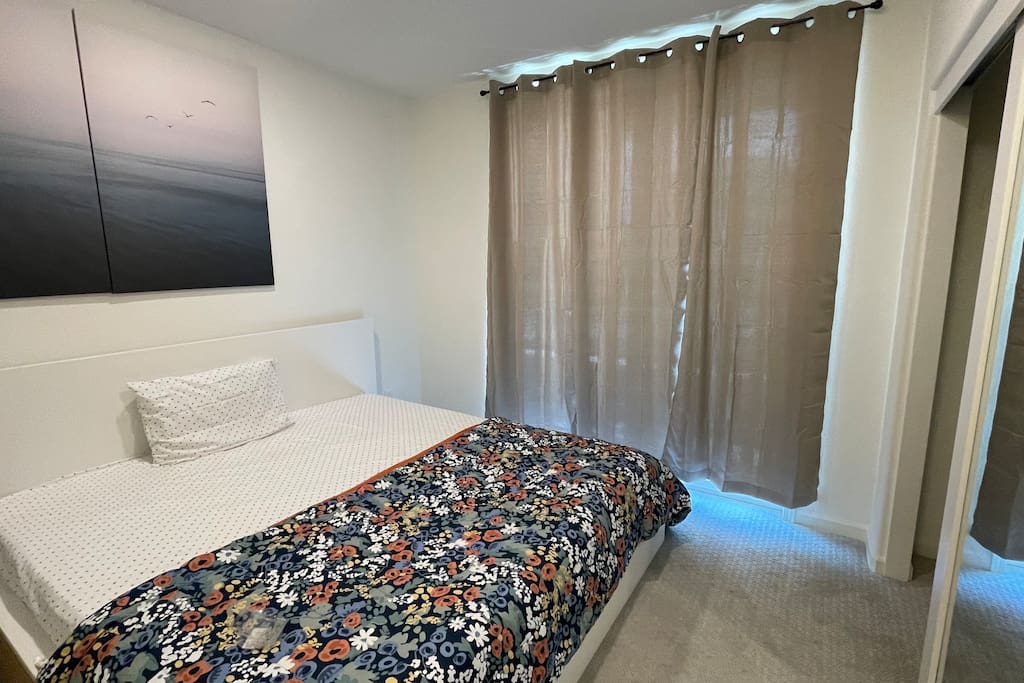 Private master bedroom (attached private bathroom)