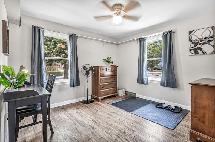 Një qoshe me diell për shoqëruesin tënd me katër këmbë për të pushuar, për t 'u çlodhur dhe për të shijuar peizazhin.