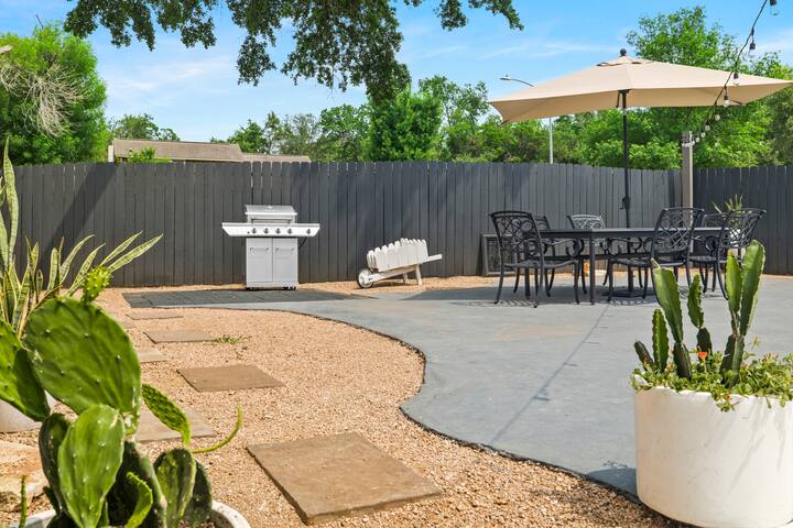 Austin Southern Retreat gallery image 5