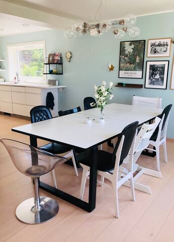 Sommerparadis i Oslo. Flott basseng og solrik hage gallery image 4