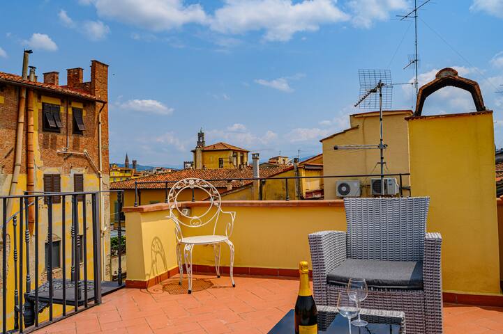 Penthouse with superb view of Florence gallery image 5
