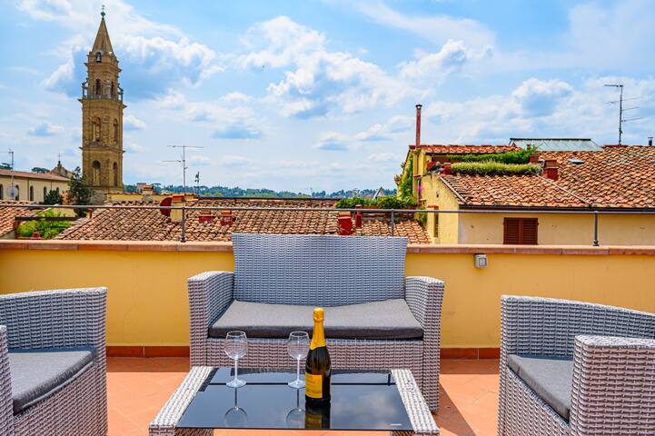 Penthouse with superb view of Florence gallery image 4