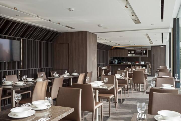 Spacious 3 Bedroom Apartment gallery image 5