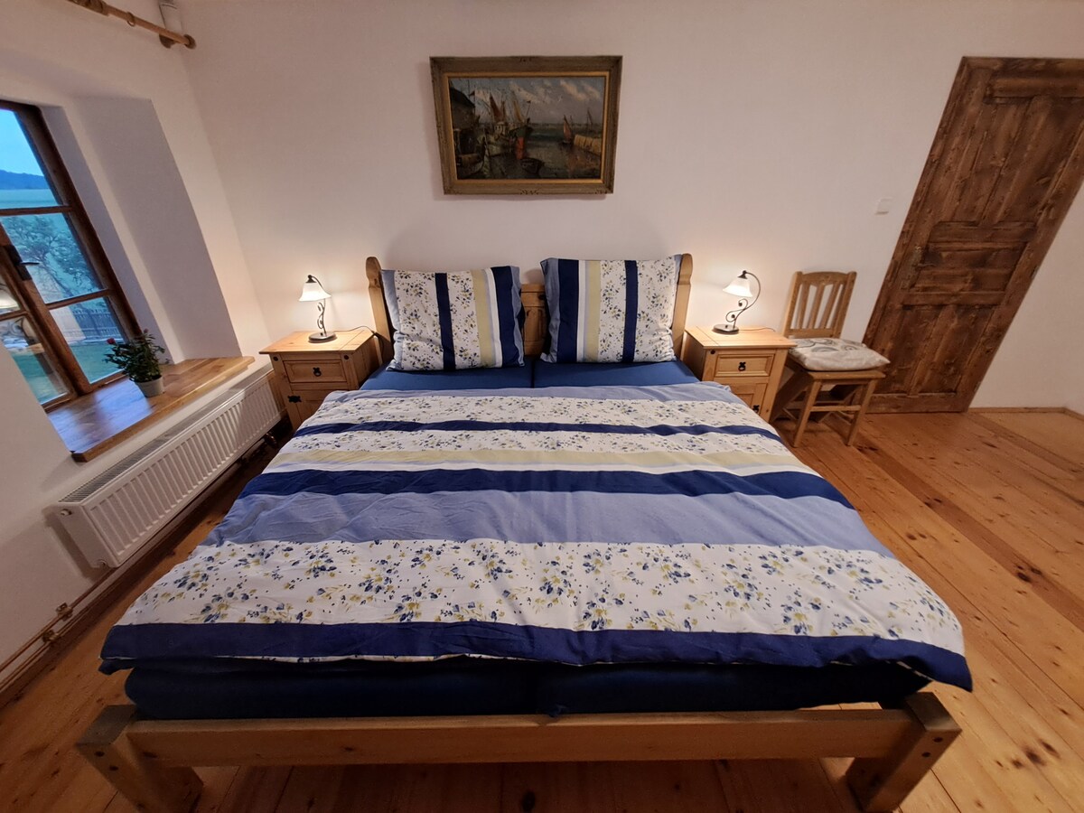 Zadná spálňa - manželská posteľ