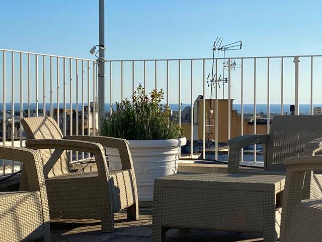 Lucente Haus im Zentrum mit Meerblick gallery image 3