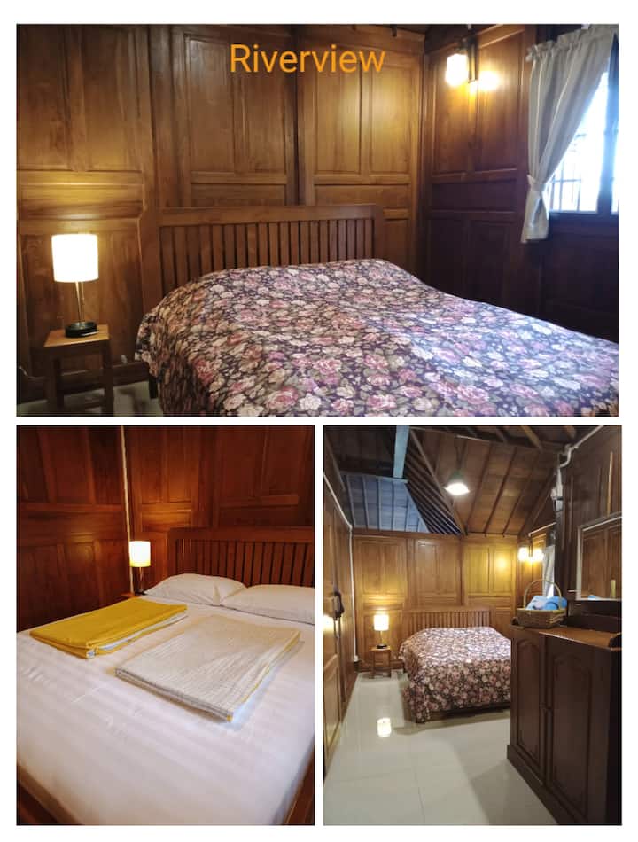 Открийте Sungai Lumut Kanan, който гледа през прозореца от тази спалня.  