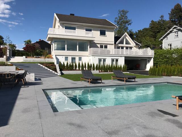 Hus ved sjøen gallery image 2