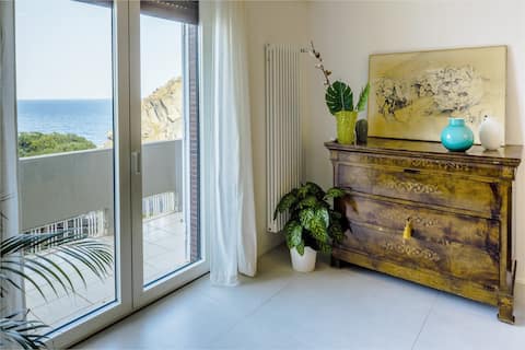 Top Airbnb: “Seafront Balcony Aci Castello” • Private Parking in Aci Castello