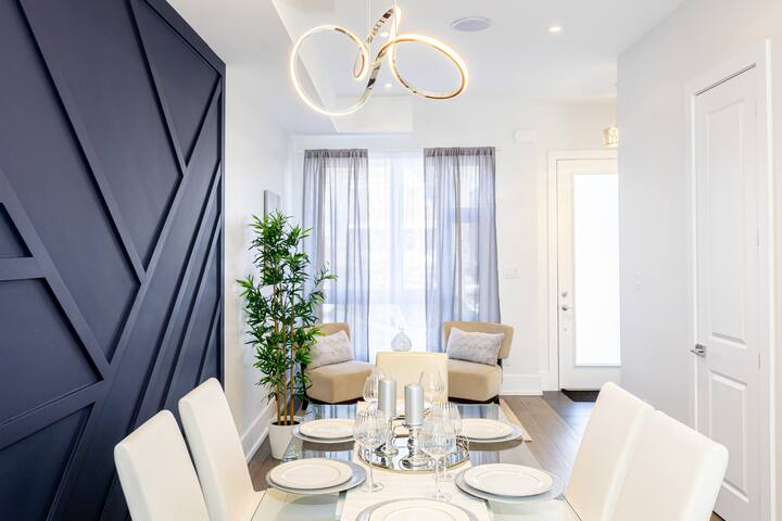 New & Luxe 3BR Home in Central Toronto gallery image 5