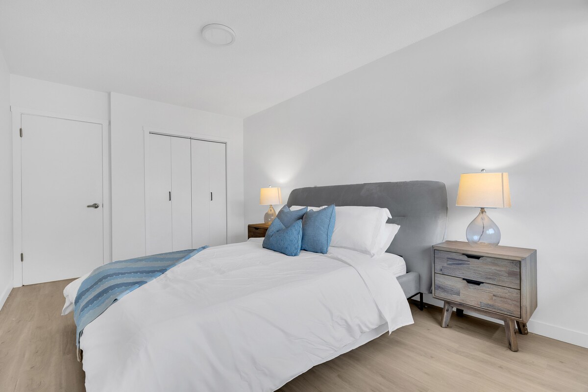 Newly Renovated 1BR Condo | Steps from Main Street