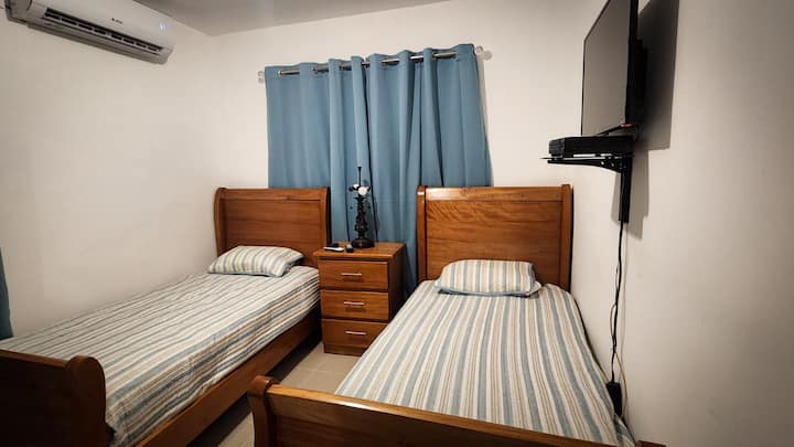 Schlafzimmer 2