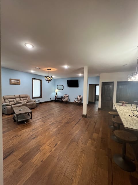 Spacious downtown apartment in Vernon!