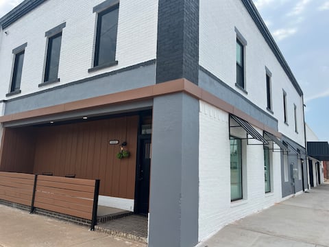 Downtown Vernon apt rental!