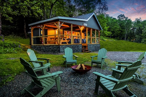 Lawrence's Lakeside Cabins | 'Twilight' Waterfront