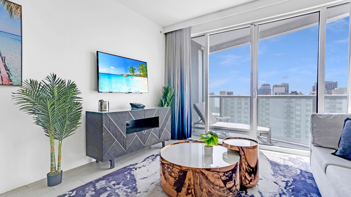 Televizor me shkop inteligjent. Pamje të pjesshme nga oqeani