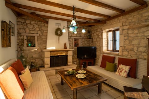Popular Airbnb listing: Olive Stone Villa in Δήμος Μεσσήνης