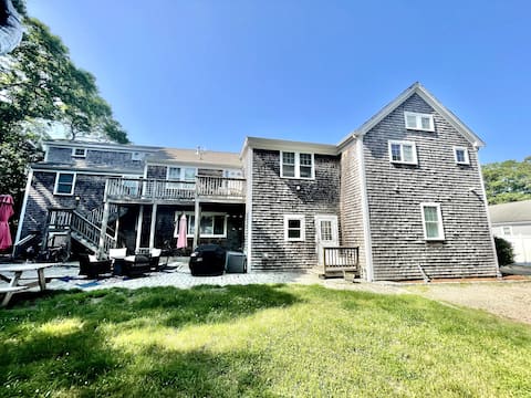 Modern Luxury, Central Location, Bikes & Kayak
