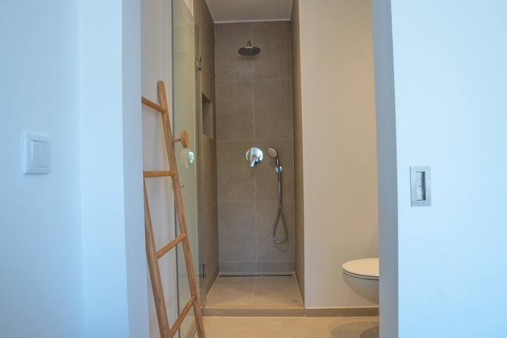 NEW Estrela da Praceta Apt w/ 3 Suites & Oceanview gallery image 5