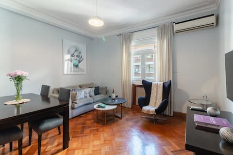 Top Airbnb: Recoleta 1 Bedroom: High Ceilings, King Bed -Quiet in Recoleta