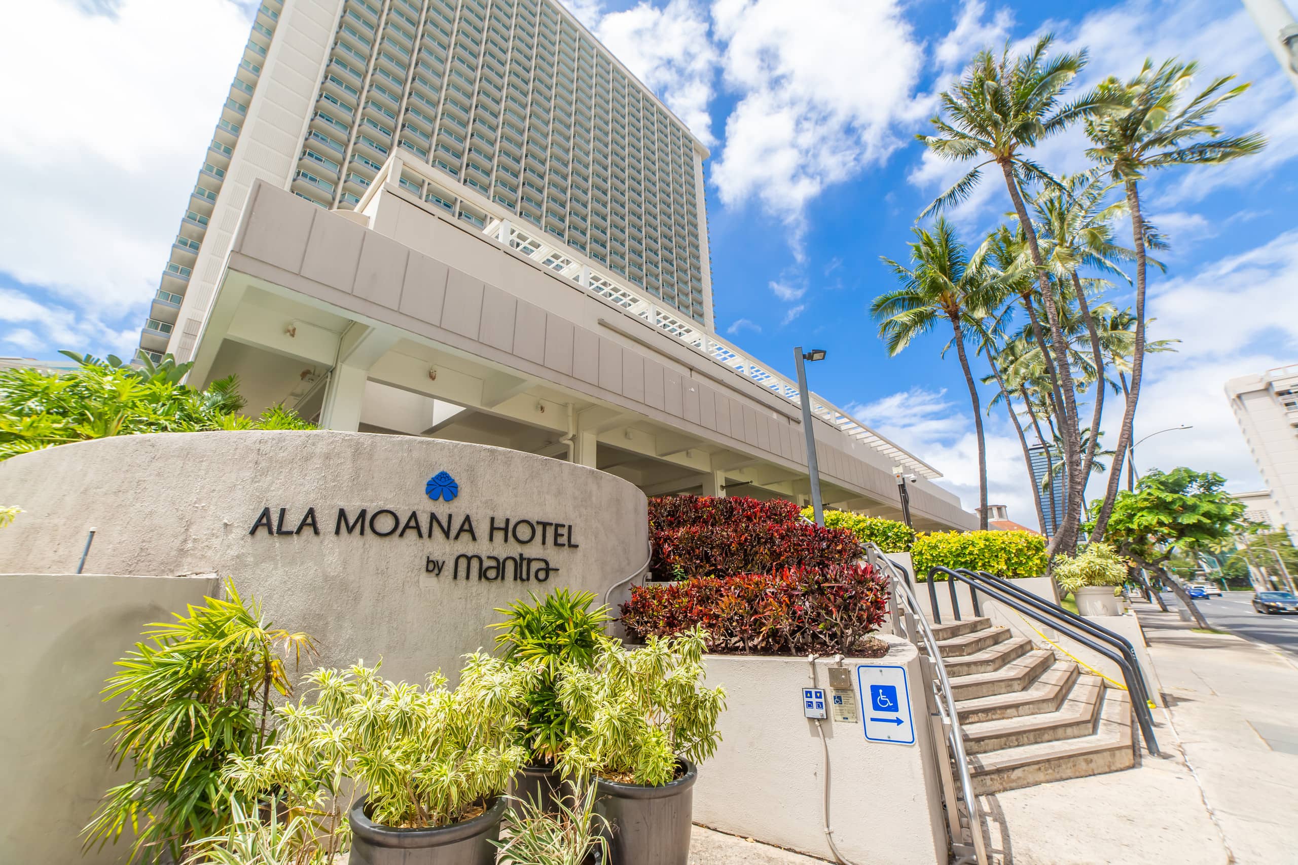 Ocean View High Floor Unit @ The Ala Moana Hotel - Image 1