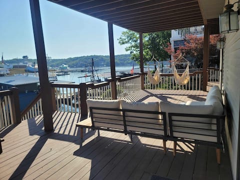 4BR 4BA lake front w/Dock & Kayak across Coconuts