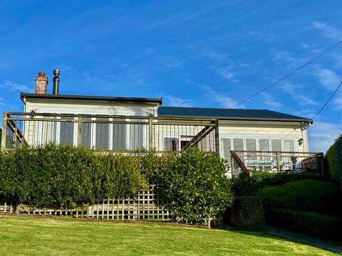 Charming cottage with sea views