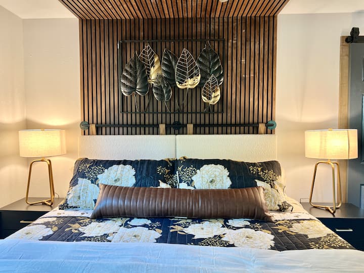 Spálňa s manželskou posteľou King v stodole 