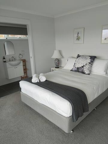 Faithfull Cottage, Tamar Valley gallery image 4