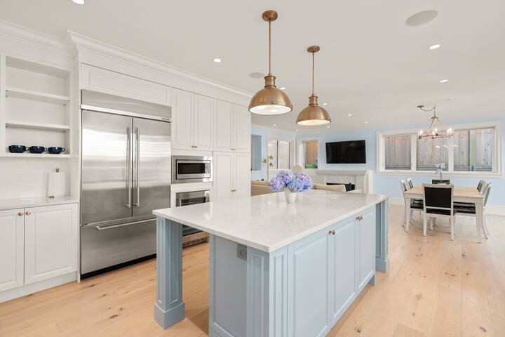 Stunning New Kitsilano Garden Suite gallery image 2