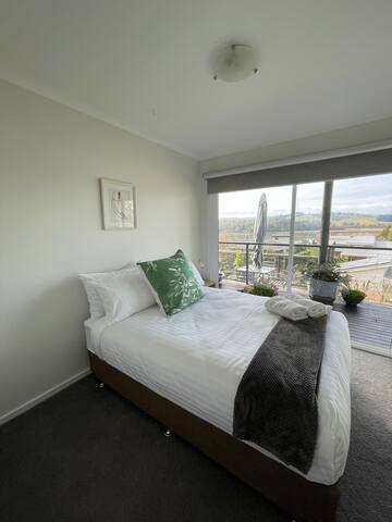 Faithfull Cottage, Tamar Valley gallery image 5