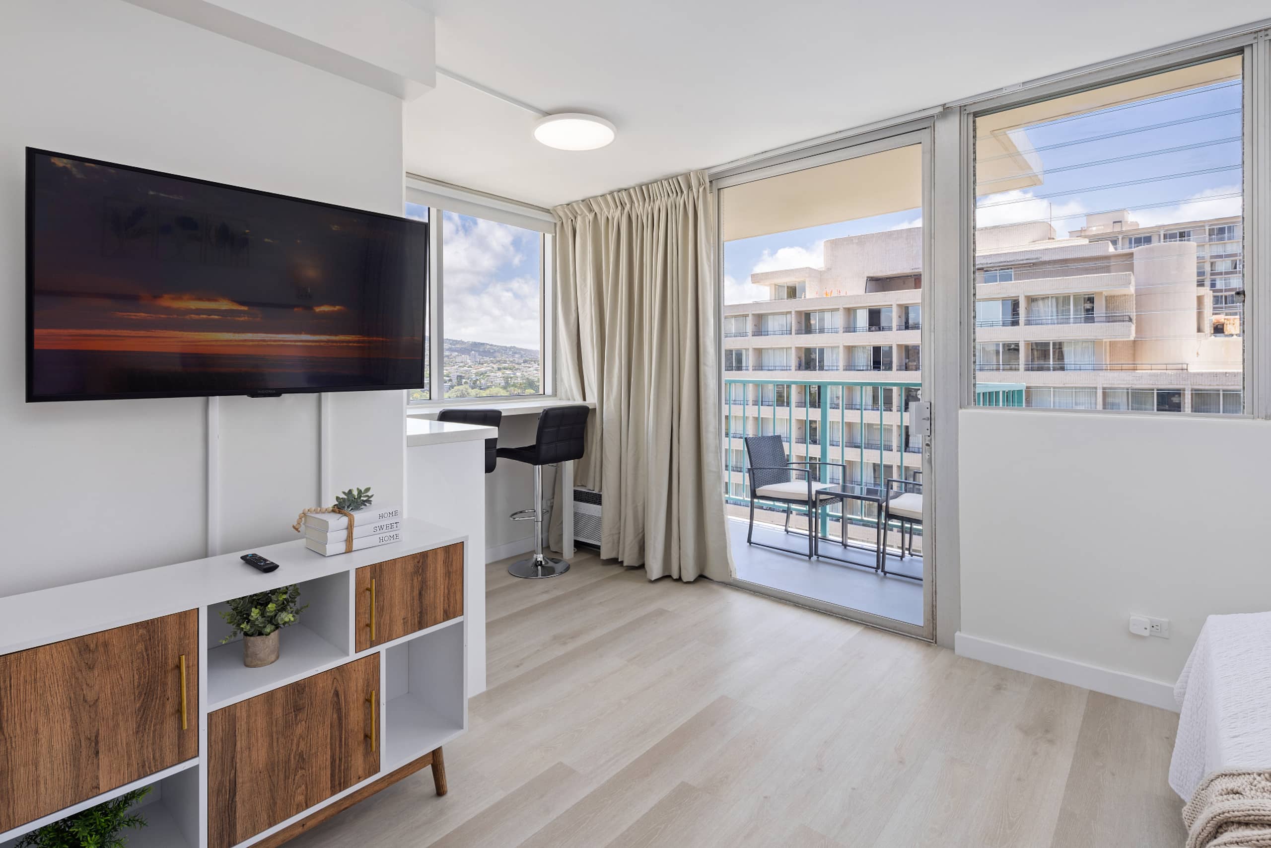 Rare Corner Modern Studio at Heart of Waikiki 11F - Image 3